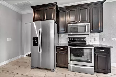Kitchen - 2047 Cobblestone St, Springdale, AR 72762 photo 2 of 4