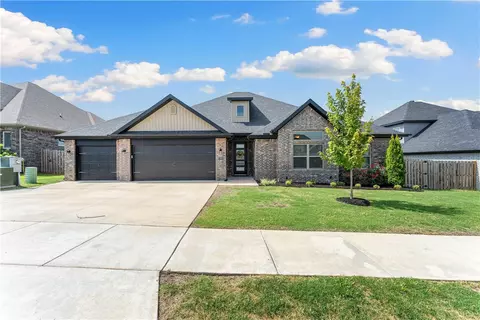 1270 Elizabeth Loop, Bentonville, AR 72712