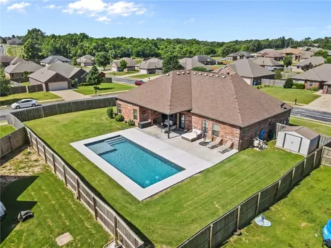 110 Cherokee St, Lowell, AR 72745