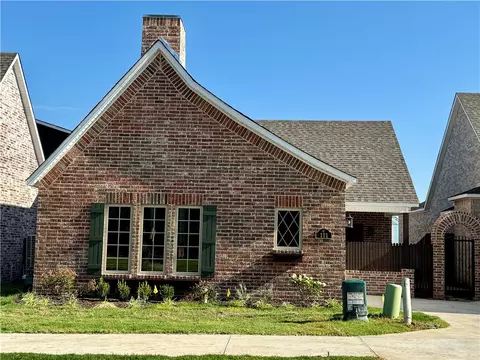 111 N Hawkstone Dr, Fayetteville, AR 72704