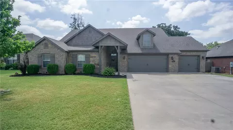 1061 Quail Hollow Dr, Bentonville, AR 72713