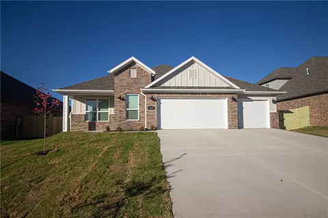 5400 SW Nandina Ln, Bentonville, AR 72712