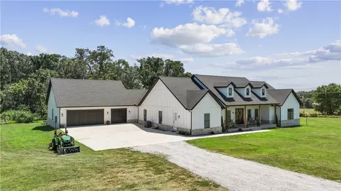 13985 N Mount Olive Rd, Gravette, AR 72736