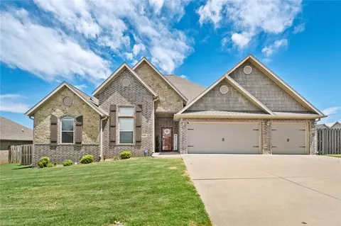1309 W Gum St, Rogers, AR 72758