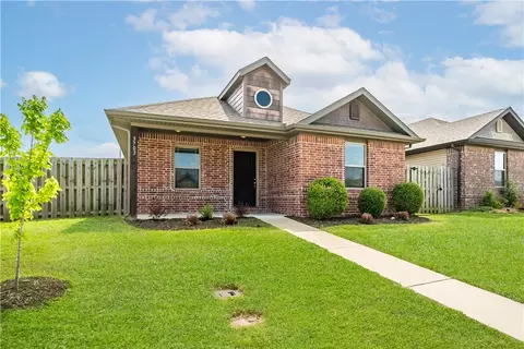 3706 Capstone Ct, Bentonville, AR 72712