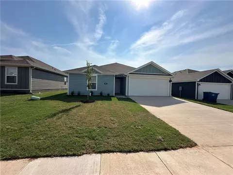 304 NW Pinwheel St, Highfill, AR 72734