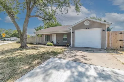 Exterior - 533 Maple Ave, Springdale, AR 72764 photo 2 of 6