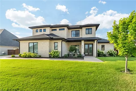 8703 W Hackberry Rd, Bentonville, AR 72713