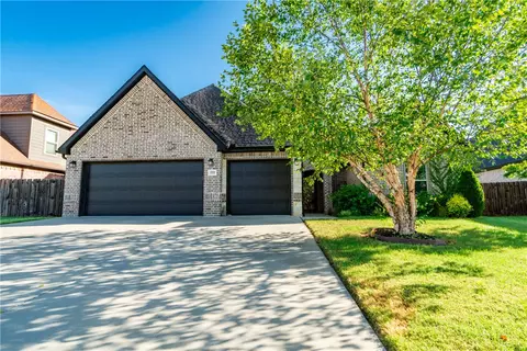 1808 SW Edinburgh Ave, Bentonville, AR 72713