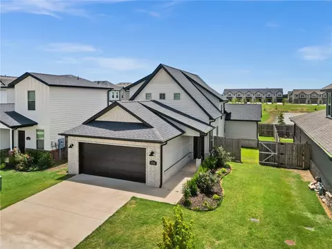 1742 Broadway Pl, Rogers, AR 72758