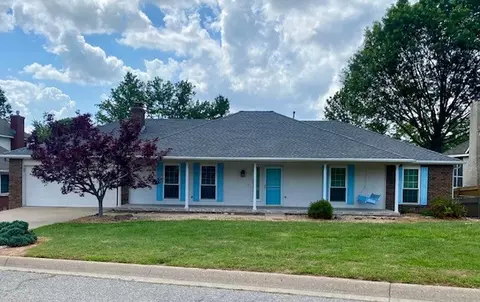 1228 Countrywood Cir, Rogers, AR 72756