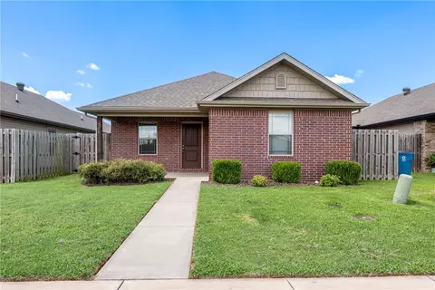 710 Willowpoint Rd, Bentonville, AR 72712