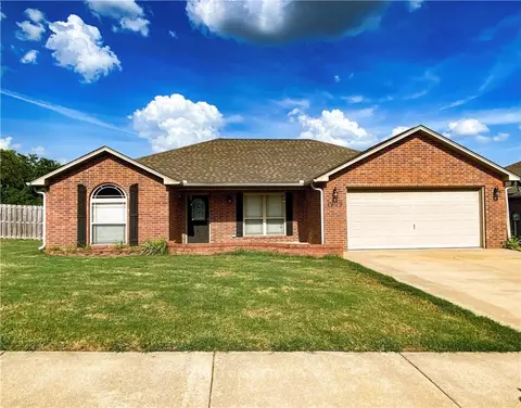 1909 Audabon Park Ct, Siloam Springs, AR 72761