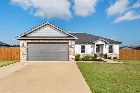 421 N Wyandotte St, Farmington, AR 72730