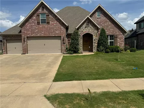 102 NW Highland Rd, Bentonville, AR 72712