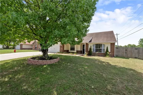 2286 E Cottonwood Ave, Fayetteville, AR 72701