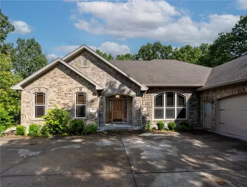 26 Taylor Dr, Bella Vista, AR 72714