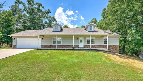 9 Edenhall Ln, Bella Vista, AR 72714