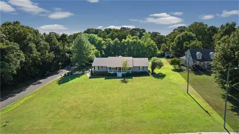 2501 Villa View Dr, Siloam Springs, AR 72761