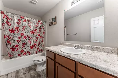 Bath - 203 E Glendale Ln, Rogers, AR 72758 photo 2 of 3