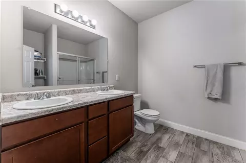 Bath - 203 E Glendale Ln, Rogers, AR 72758 photo 3 of 3