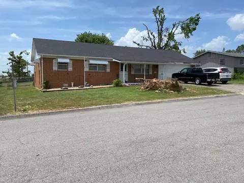 806 N 12th St, Rogers, AR 72756