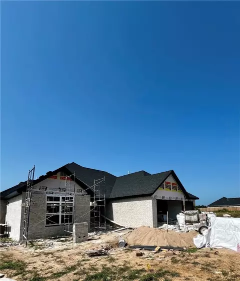 811 Bellagiola Ave, Tontitown, AR 72762