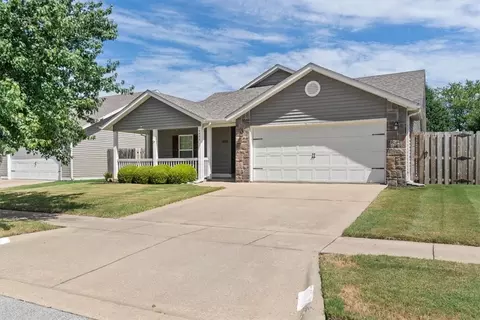 4442 Serviceberry Dr, Fayetteville, AR 72704