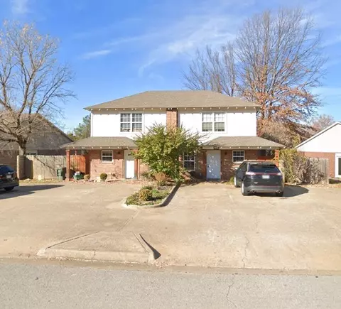 15211523 N Dawn Dr, Fayetteville, AR 72703