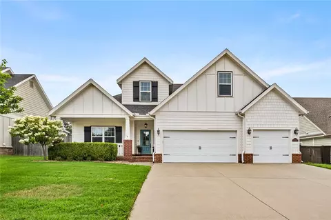 1307 Chancery Ln, Cave Springs, AR 72718