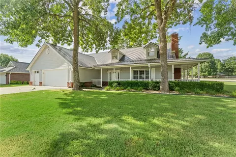 100 W Henson Ave, Springdale, AR 72764