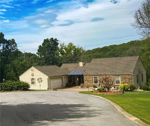 218 NE Redbud Ln, Gravette, AR 72736