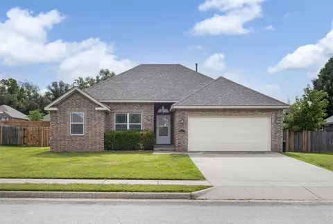 4701 Sadie St, Springdale, AR 72762