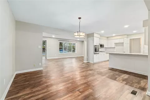 218 W Eliff St, Siloam Springs, AR 72761