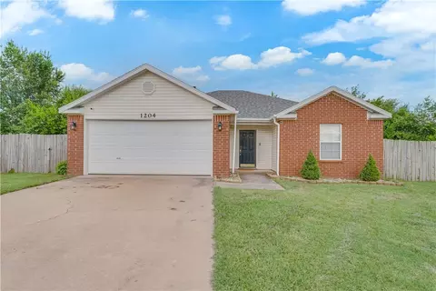 1204 Sunrise Cir, Siloam Springs, AR 72761