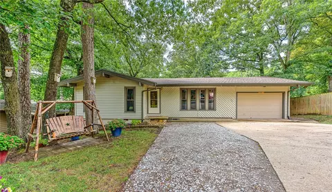 36 Hatcher Dr, Bella Vista, AR 72715