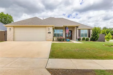 2656 S Angels Dr, Fayetteville, AR 72701
