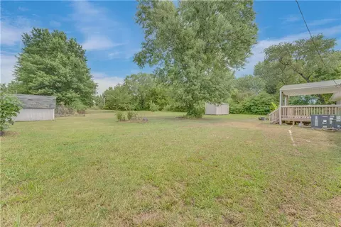 996 SE 1st St, Gentry, AR 72734