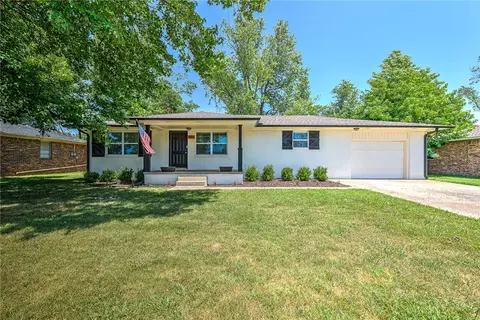 402 SW 12th St, Bentonville, AR 72712