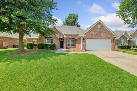 5604 S 42nd St, Rogers, AR 72758