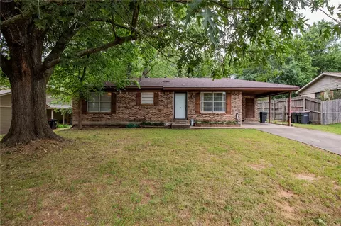 2408 Cottonwood Pl, Springdale, AR 72762