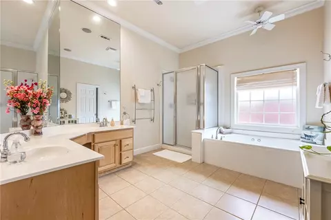 Bath - 669 Doris Dr, Springdale, AR 72762 photo 4 of 5
