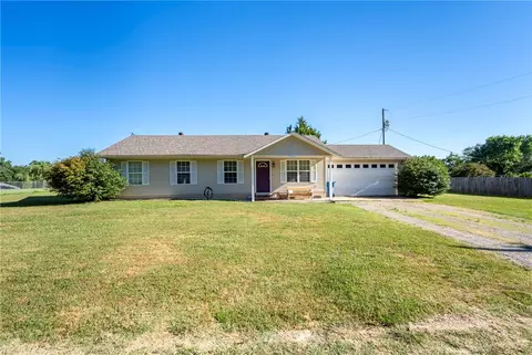 12491 Oak Knoll Cir, Gentry, AR 72734