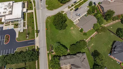 Castlewood Lane, Springdale, AR 72764