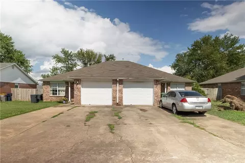 2011 S F St, Rogers, AR 72758