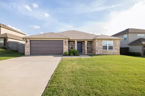 2511 Hickory Wood Ave, Lowell, AR 72745
