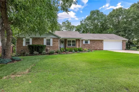 8102 Top Flite Cir, Rogers, AR 72756