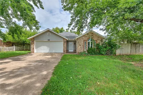 610 Cass Rd, Centerton, AR 72719