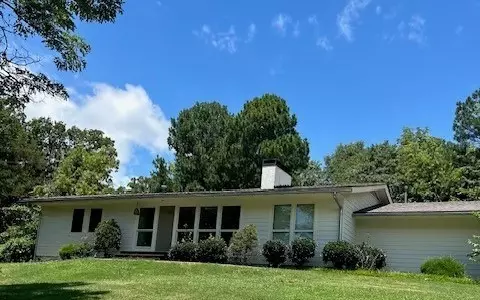 1520 Markham Rd, Fayetteville, AR 72701