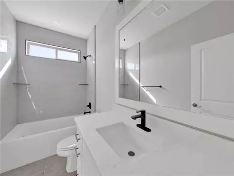 Bath - 7731 Range Ave, Springdale, AR 72762 photo 3 of 3
